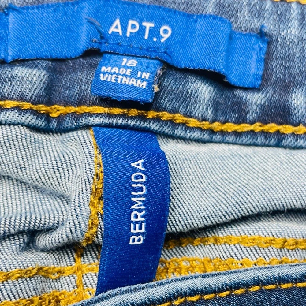 Apt 9 Bermuda Shorts Womens 18 Light Wash Stretch Denim Cuffed Plus Size 18